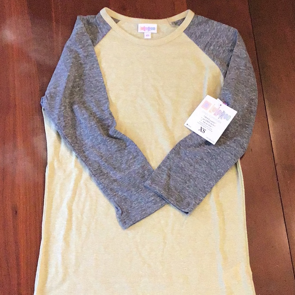 🌸 Women’s baseball tee new with tags